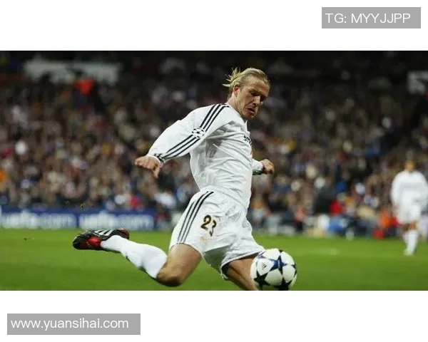 帅气出场足球明星视频展现运动魅力与风采的精彩瞬间