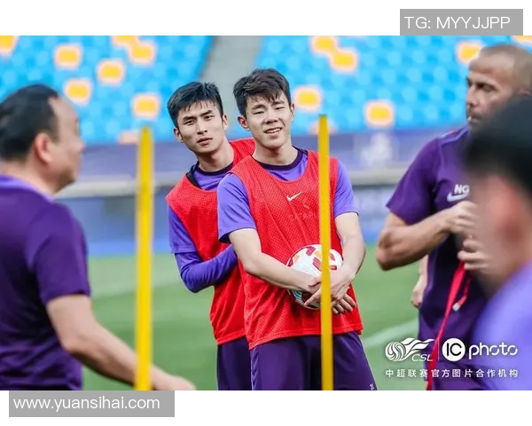 足球明星在比赛中拿走饮料引发热议网友纷纷评论其举动背后的意义 足球明星在比赛中拿走饮料引发热议网友纷纷评论其举动背后的意义